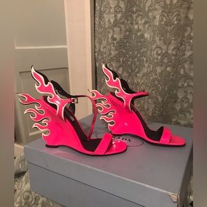 Prada Flame Wedge Rosa 39 size 8